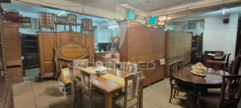 Garagem com 256m² no centro de vila nova de gaia