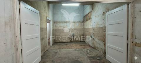 Garagem com 256m² no centro de vila nova de gaia