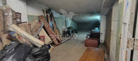 Garagem com 256m² no centro de vila nova de gaia
