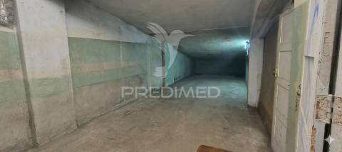 Garagem com 256m² no centro de vila nova de gaia