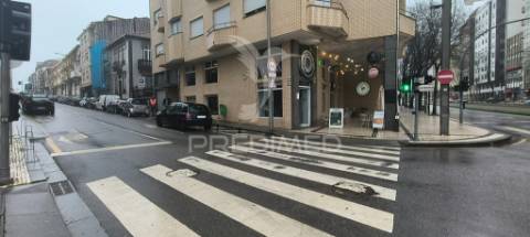 Garagem com 256m² no centro de vila nova de gaia