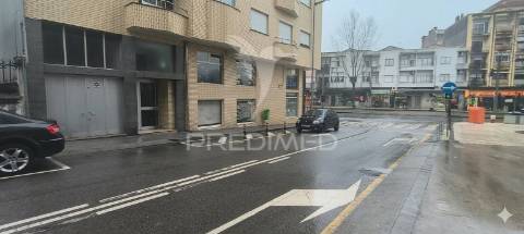 Garagem com 256m² no centro de vila nova de gaia