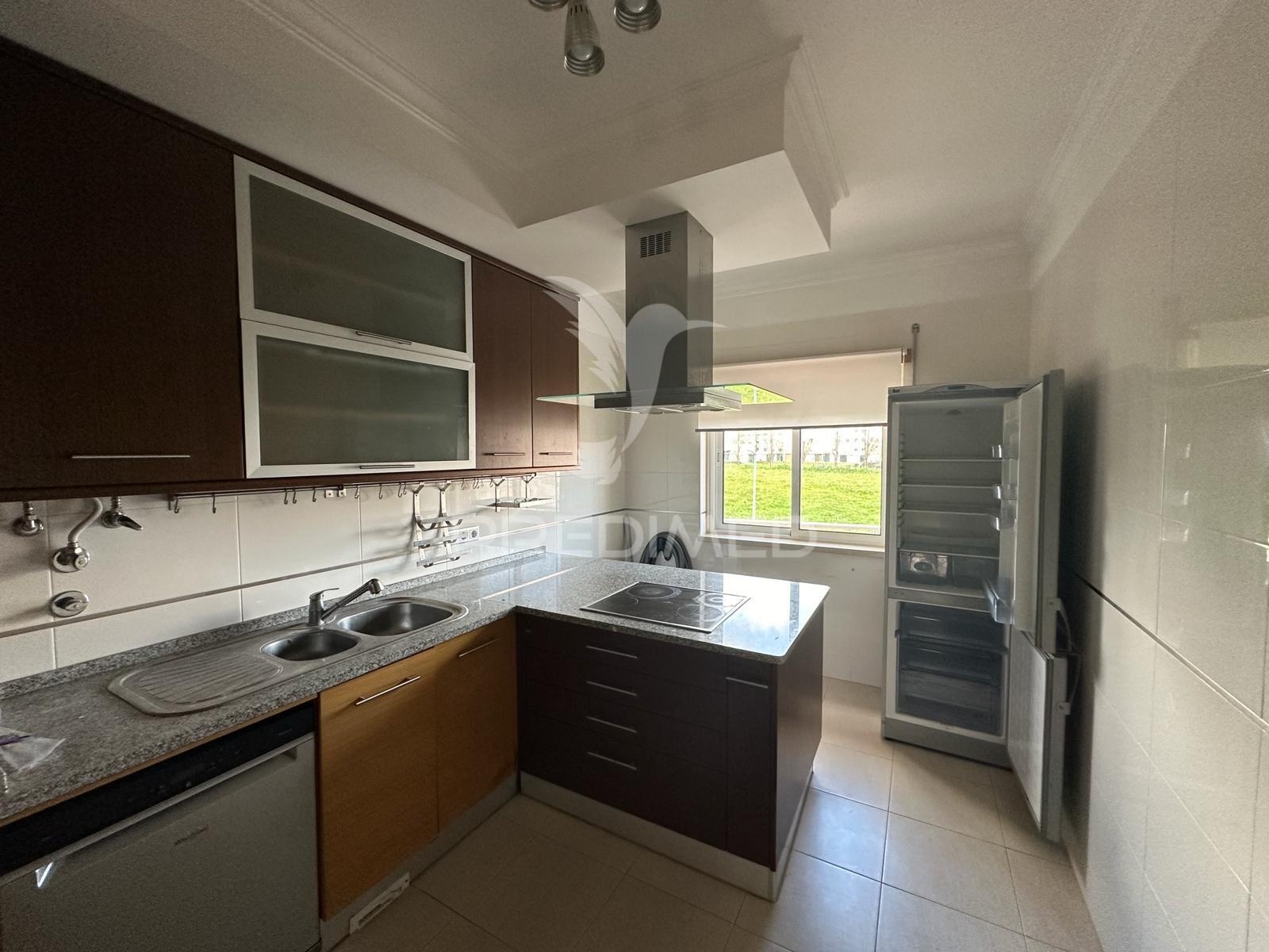 Apartamento t3/com garagem -para arrendamento em santarém