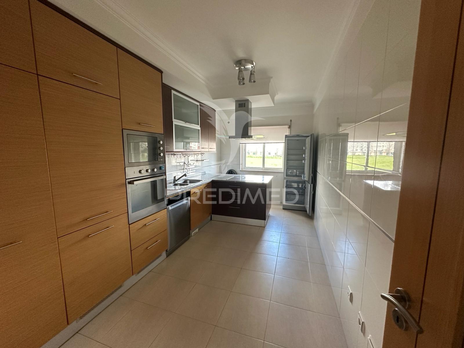 Apartamento t3/com garagem -para arrendamento em santarém