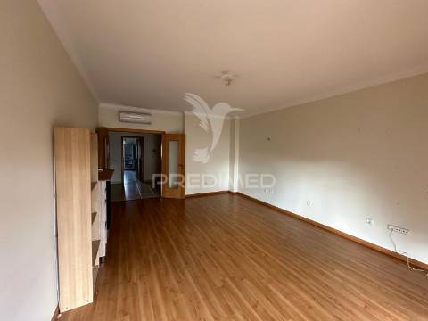 Apartamento t3/com garagem -para arrendamento em santarém