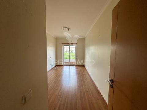 Apartamento t3/com garagem -para arrendamento em santarém