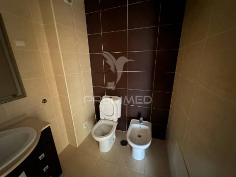 Apartamento t3/com garagem -para arrendamento em santarém