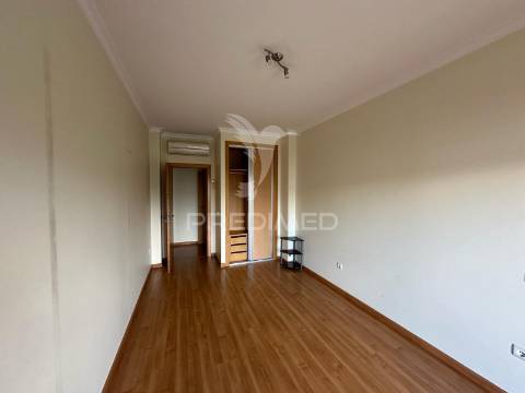 Apartamento t3/com garagem -para arrendamento em santarém