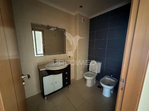 Apartamento t3/com garagem -para arrendamento em santarém