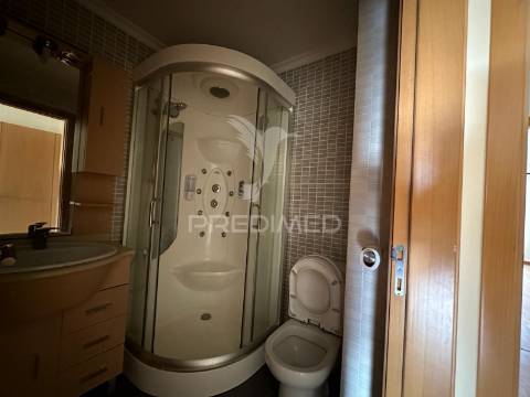 Apartamento t3/com garagem -para arrendamento em santarém