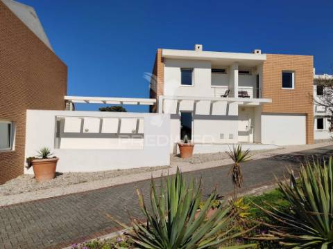 Moradia t2 c/vista mar em condominio com piscina