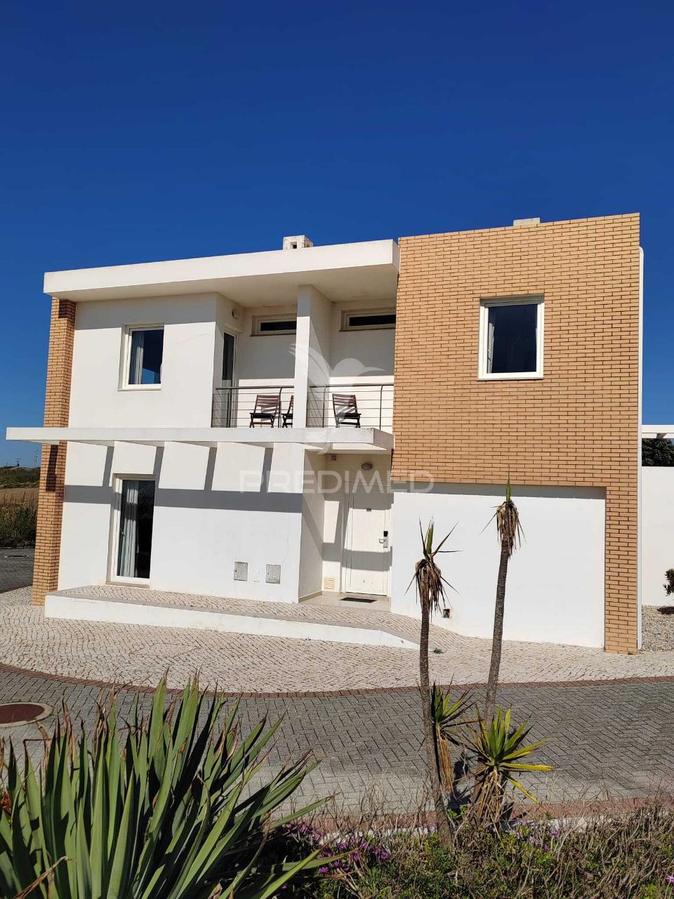 Moradia t2 c/vista mar em condominio com piscina