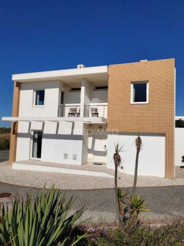 Moradia t2 c/vista mar em condominio com piscina