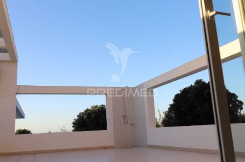 Moradia t2 c/vista mar em condominio com piscina