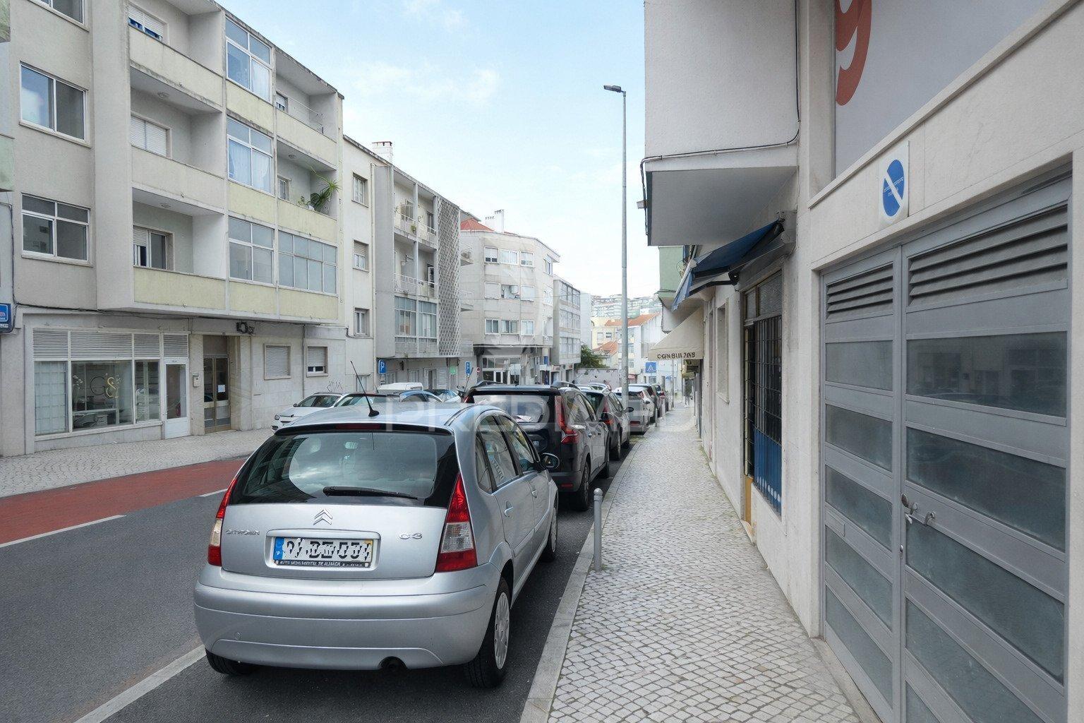 Garagem espaço comercial centro de queluz