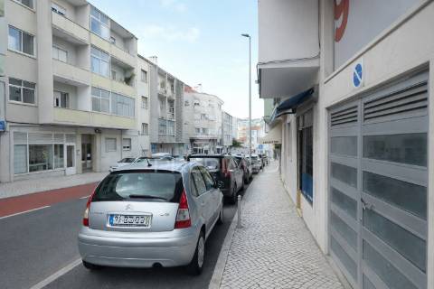 Garagem espaço comercial centro de queluz