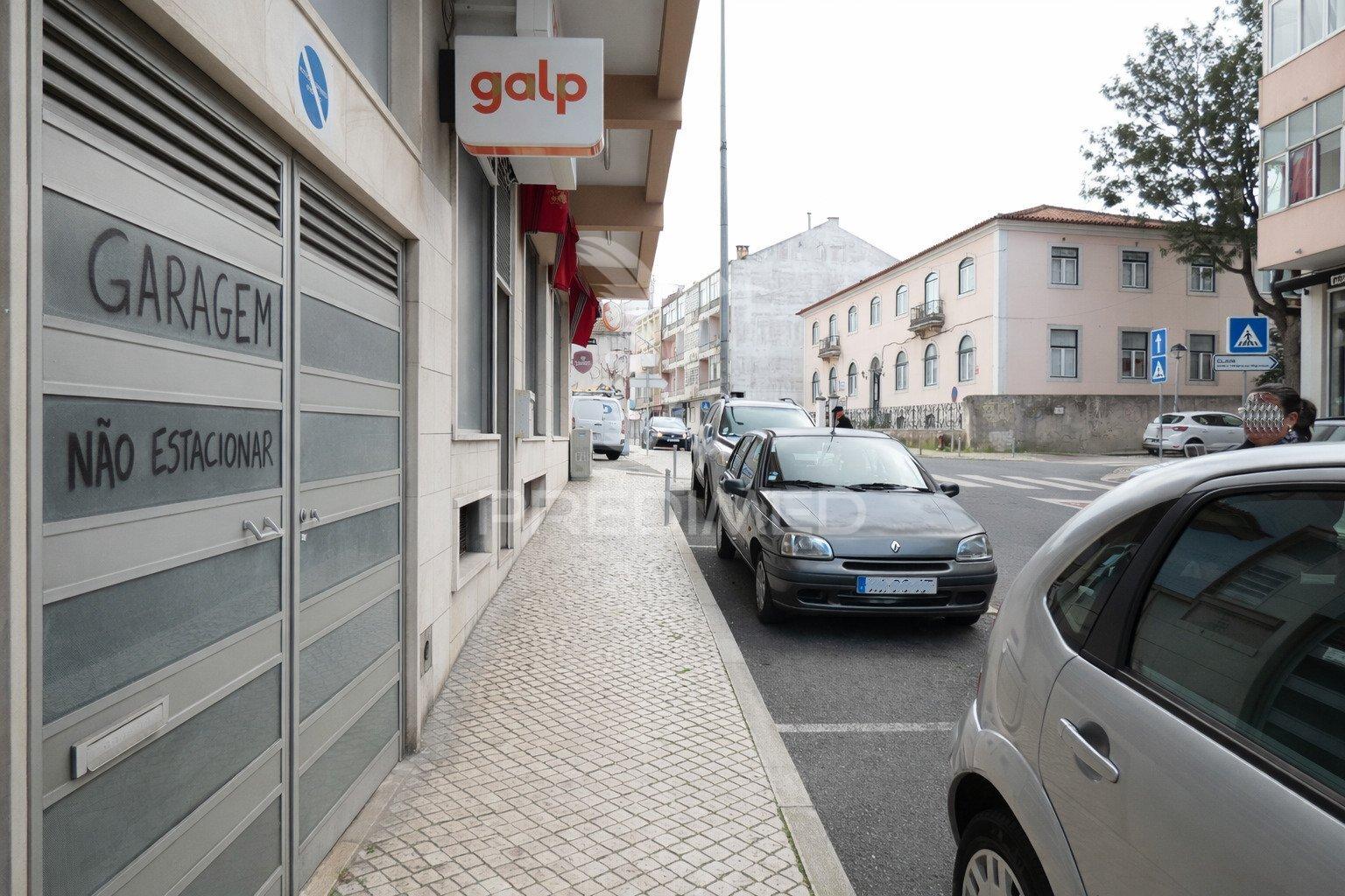 Garagem espaço comercial centro de queluz