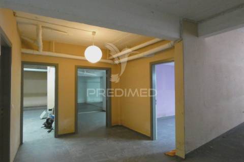 Garagem espaço comercial centro de queluz