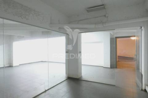 Garagem espaço comercial centro de queluz