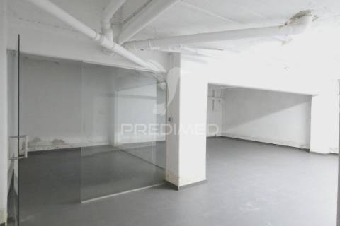 Garagem espaço comercial centro de queluz