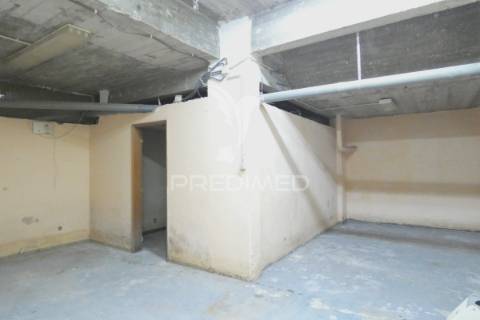Garagem espaço comercial centro de queluz