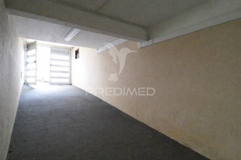 Garagem espaço comercial centro de queluz