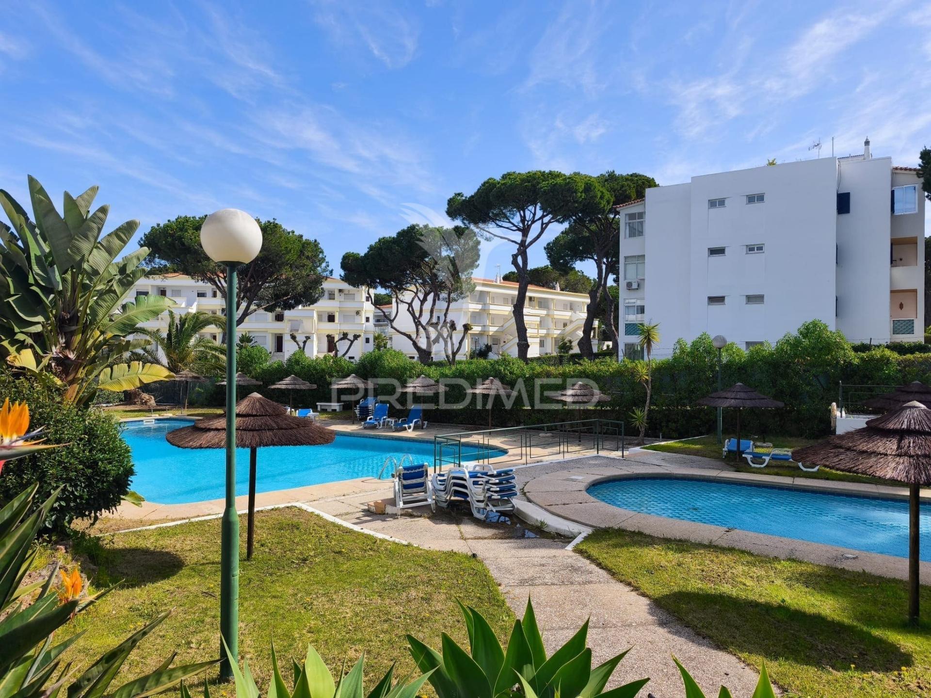 Vilamoura – apartamento em condomínio com piscina