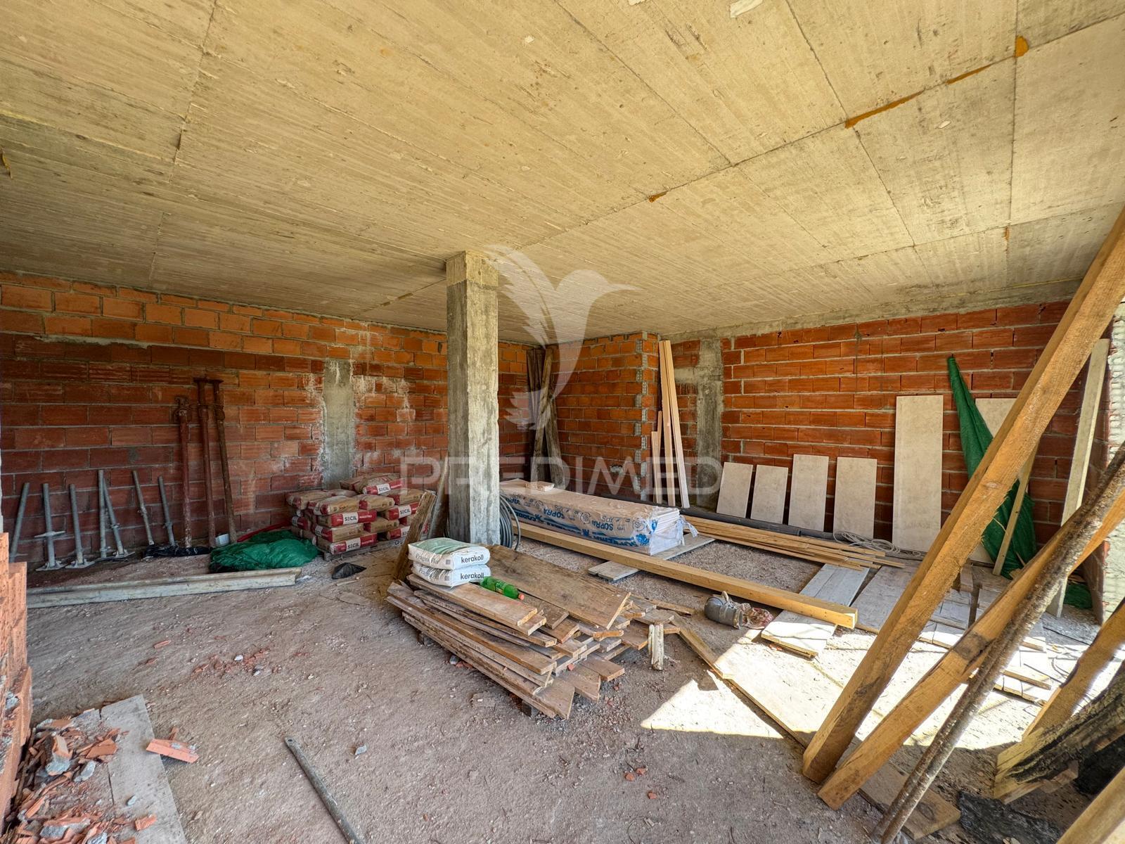 Moradia nova t3 (3 suítes) com charme tradicional a 10 min de tomar!