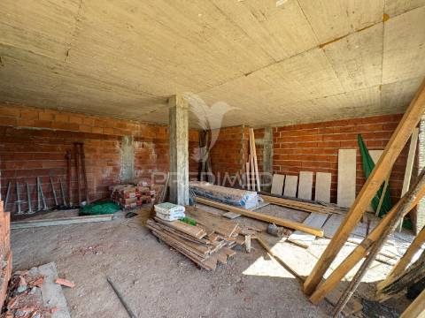 Moradia nova t3 (3 suítes) com charme tradicional a 10 min de tomar!