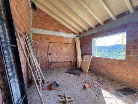 Moradia nova t3 (3 suítes) com charme tradicional a 10 min de tomar!