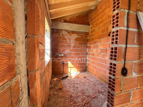 Moradia nova t3 (3 suítes) com charme tradicional a 10 min de tomar!