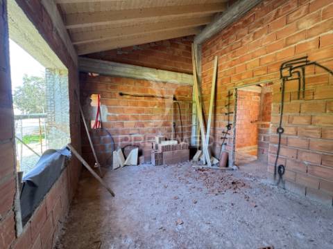 Moradia nova t3 (3 suítes) com charme tradicional a 10 min de tomar!