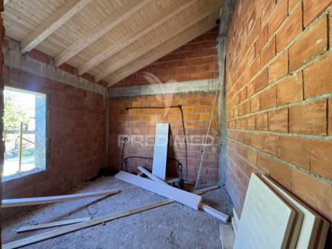 Moradia nova t3 (3 suítes) com charme tradicional a 10 min de tomar!