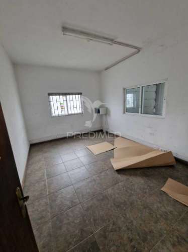 Procura espaço amplo para o seu negócio? temos o local ideal!