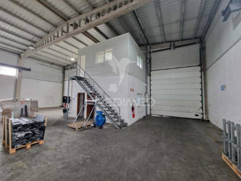 Procura espaço amplo para o seu negócio? temos o local ideal!