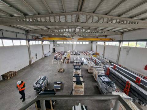 Procura espaço amplo para o seu negócio? temos o local ideal!