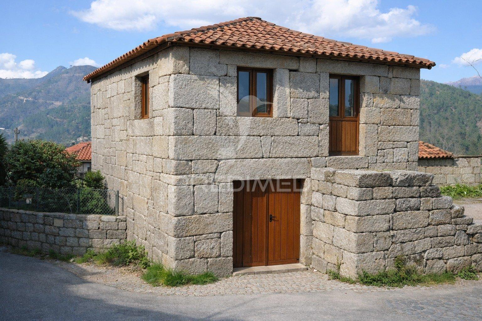 Moradia t4 para restauro, rio caldo gerês