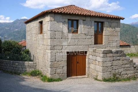 Moradia t4 para restauro, rio caldo gerês