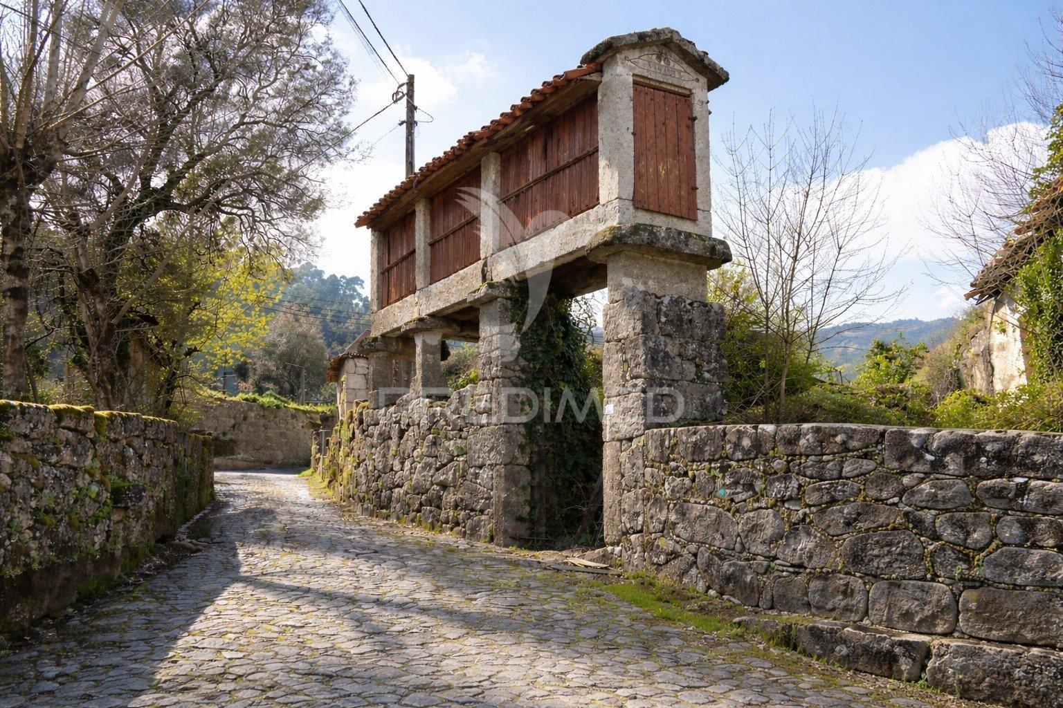 Moradia t4 para restauro, rio caldo gerês