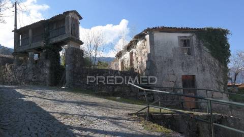 Moradia t4 para restauro, rio caldo gerês