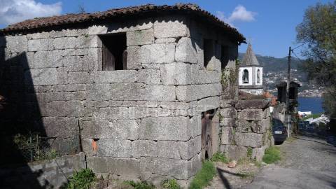 Moradia t4 para restauro, rio caldo gerês