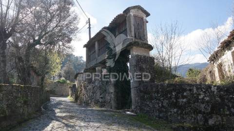 Moradia t4 para restauro, rio caldo gerês