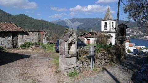 Moradia t4 para restauro, rio caldo gerês