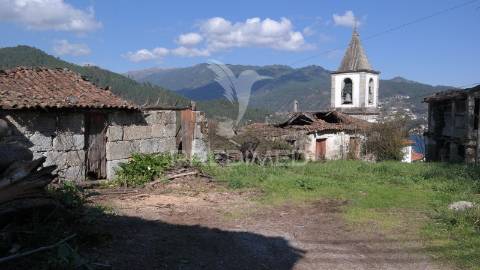 Moradia t4 para restauro, rio caldo gerês