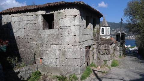 Moradia t4 para restauro, rio caldo gerês