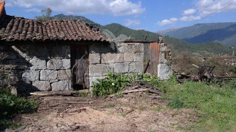 Moradia t4 para restauro, rio caldo gerês