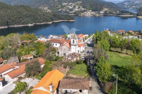 Moradia t4 para restauro, rio caldo gerês