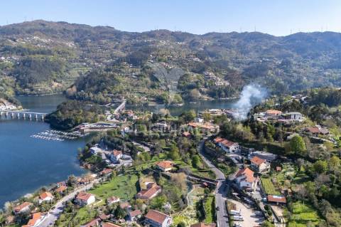 Moradia t4 para restauro, rio caldo gerês