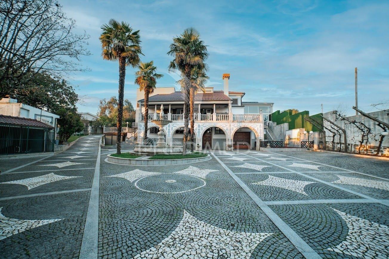 Moradia senhorial t5 com piscina e excelentes áreas – propriedade de prestígio, barcelos