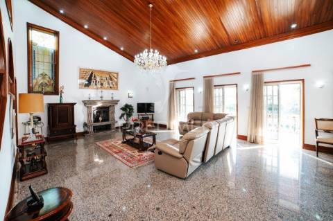 Moradia senhorial t5 com piscina e excelentes áreas – propriedade de prestígio, barcelos